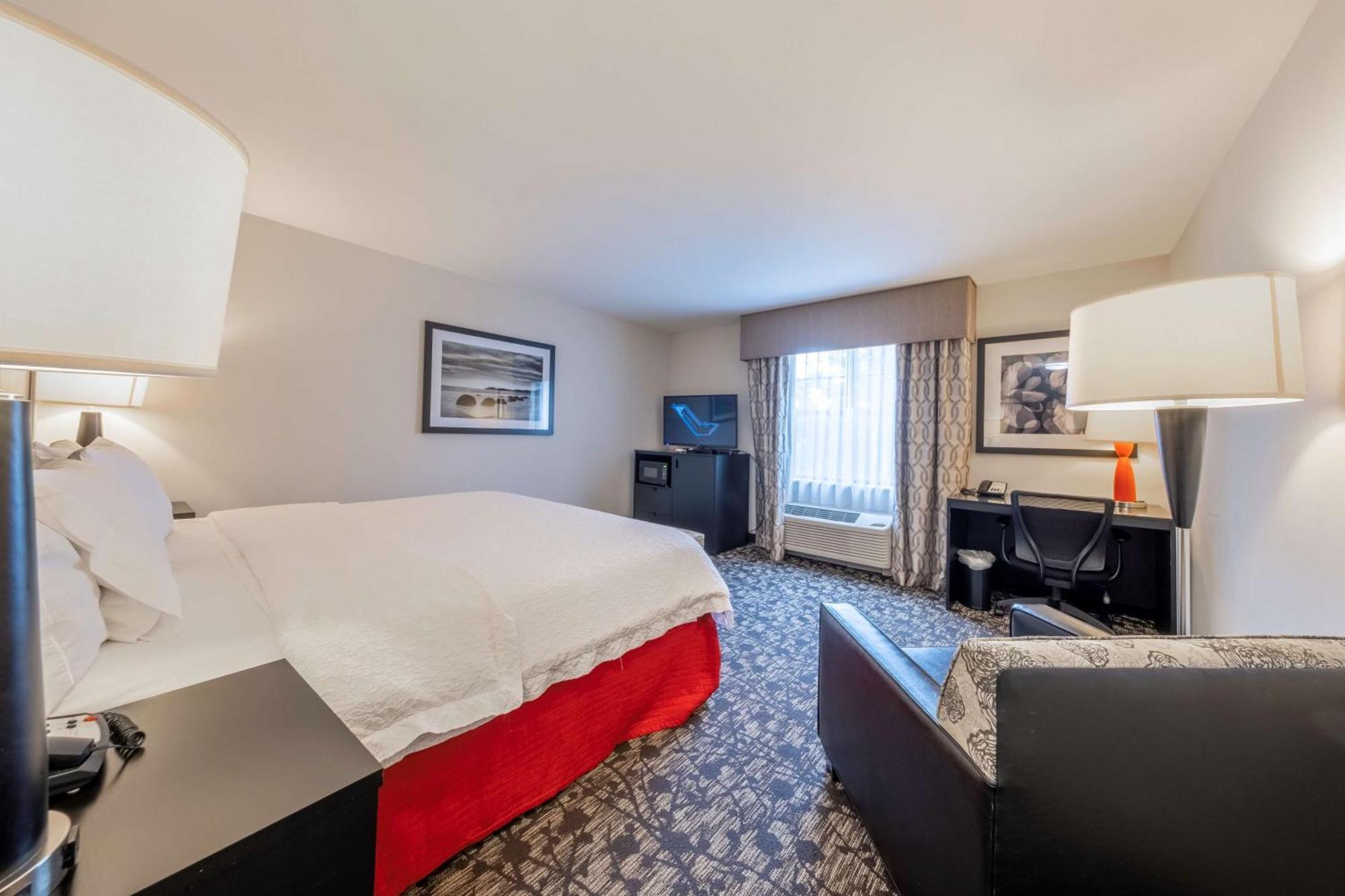 King Room with King Bed - Non-Smoking