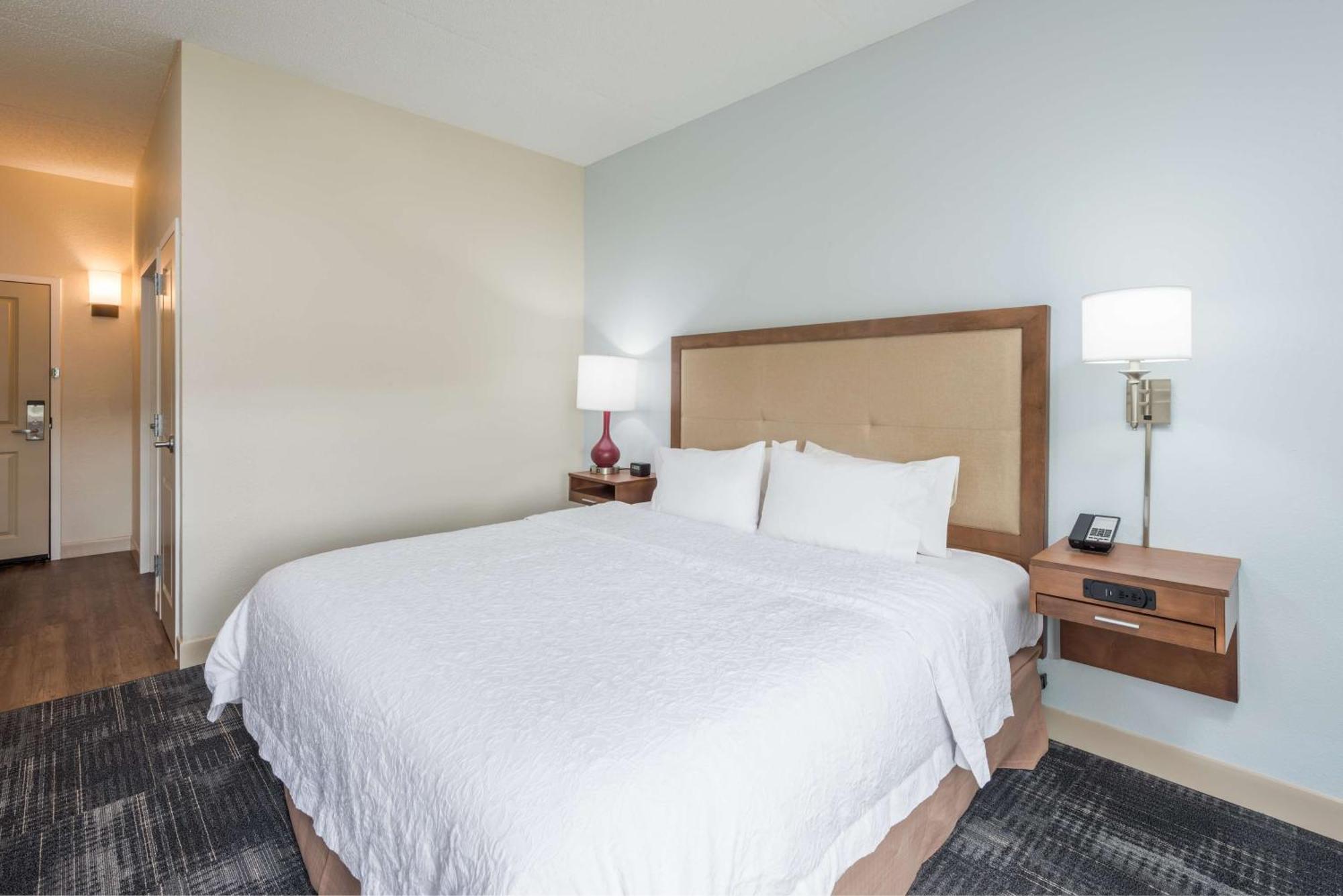 King Room with Roll-In Shower - Mobility Access/Non-Smoking