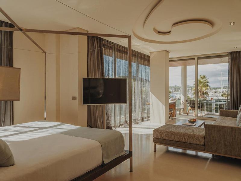 Suite esquinera con terraza grande y acceso al spa