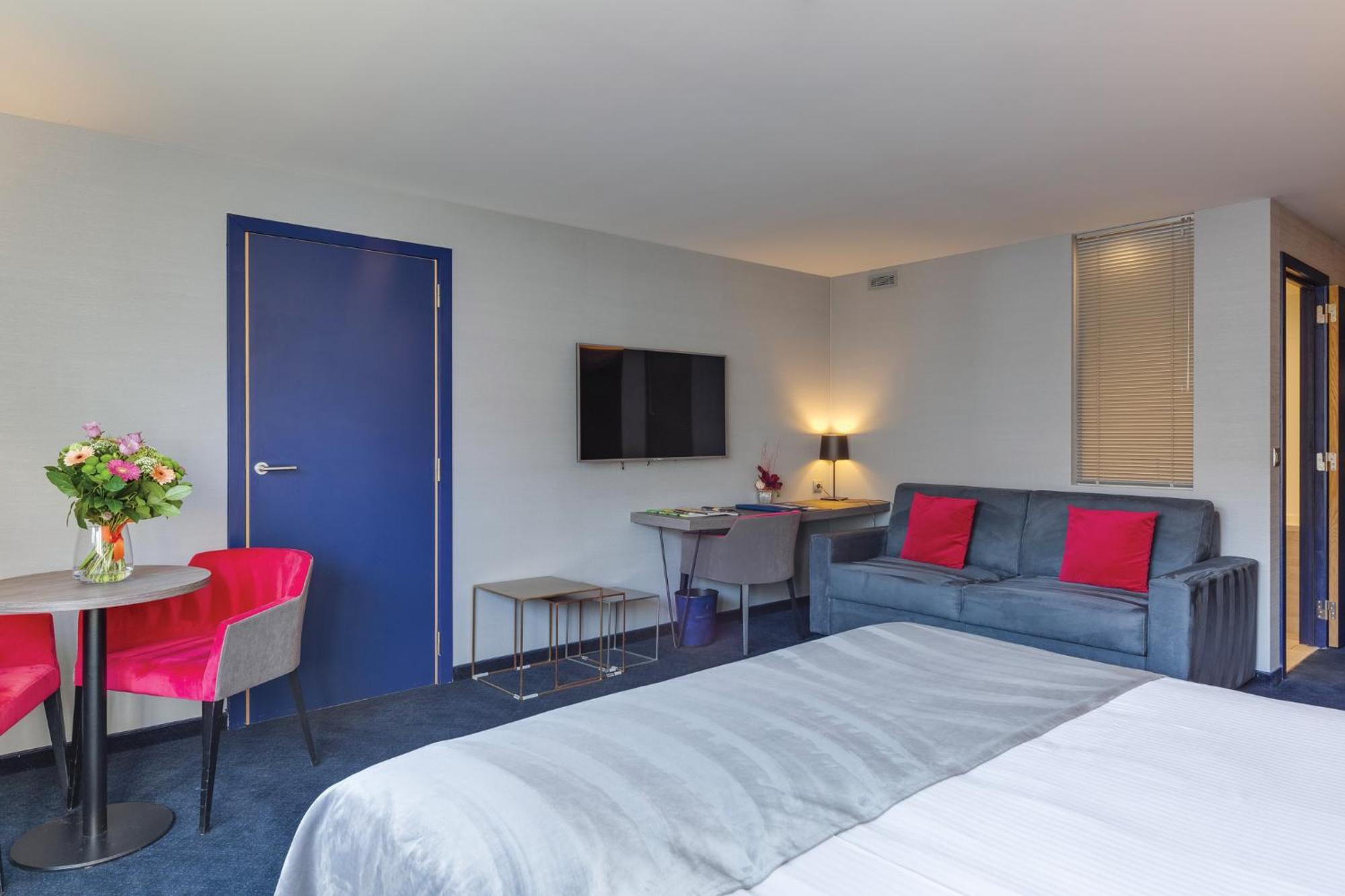 Executive Room,1563422032:JPEG