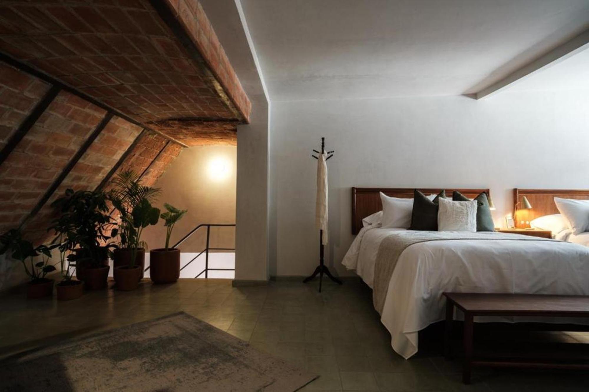 One-Bedroom Suite,1563880501:JPEG