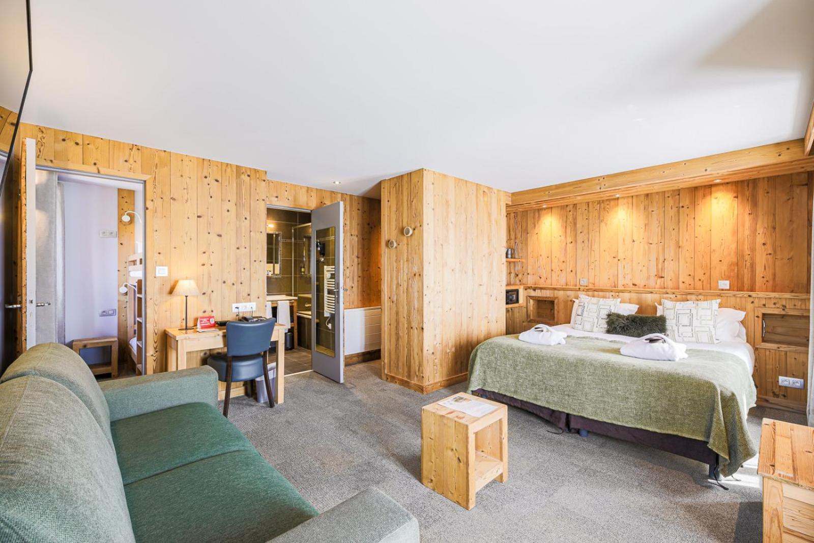 Superior Quadruple Room,1566949259:JPEG