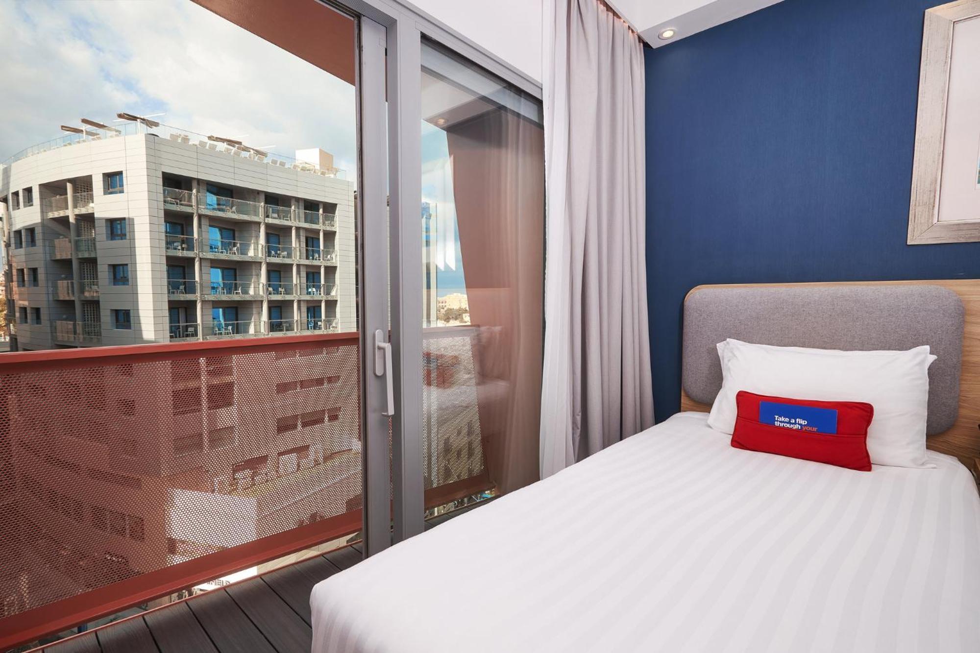 Standard Twin Room Two Twin Beds Balcony