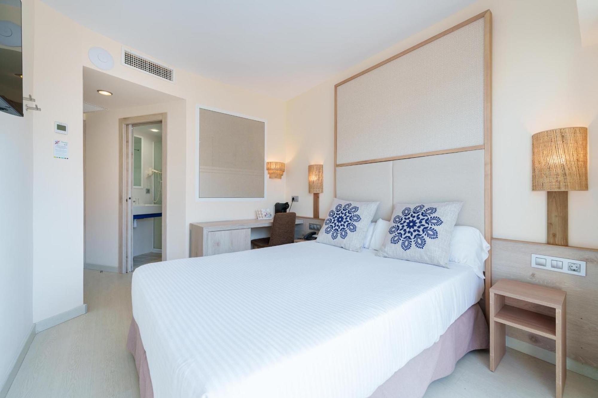 Double Room,1572632795:JPEG