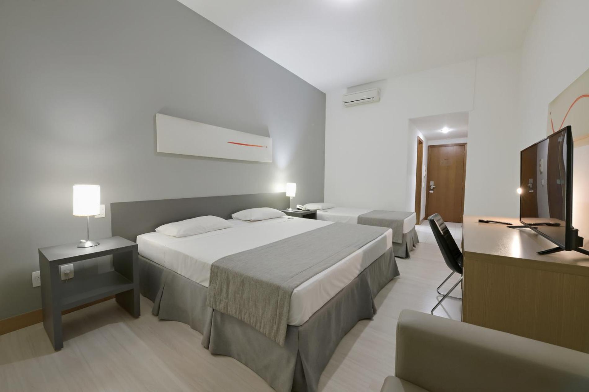 Quarto Família (2 Adultos + 1 Criança)