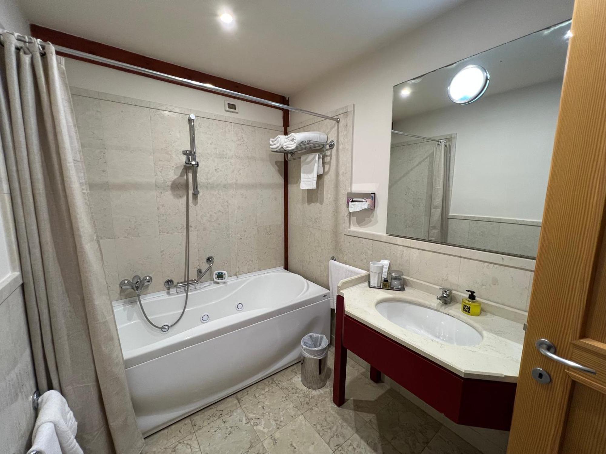Deluxe Double Room,1576694489:JPEG