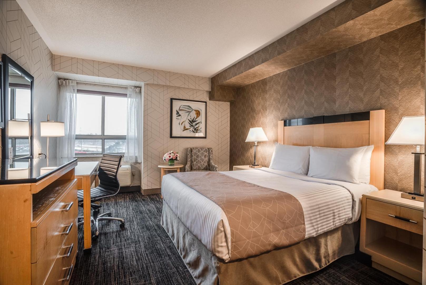 Standard room with 1 king bed