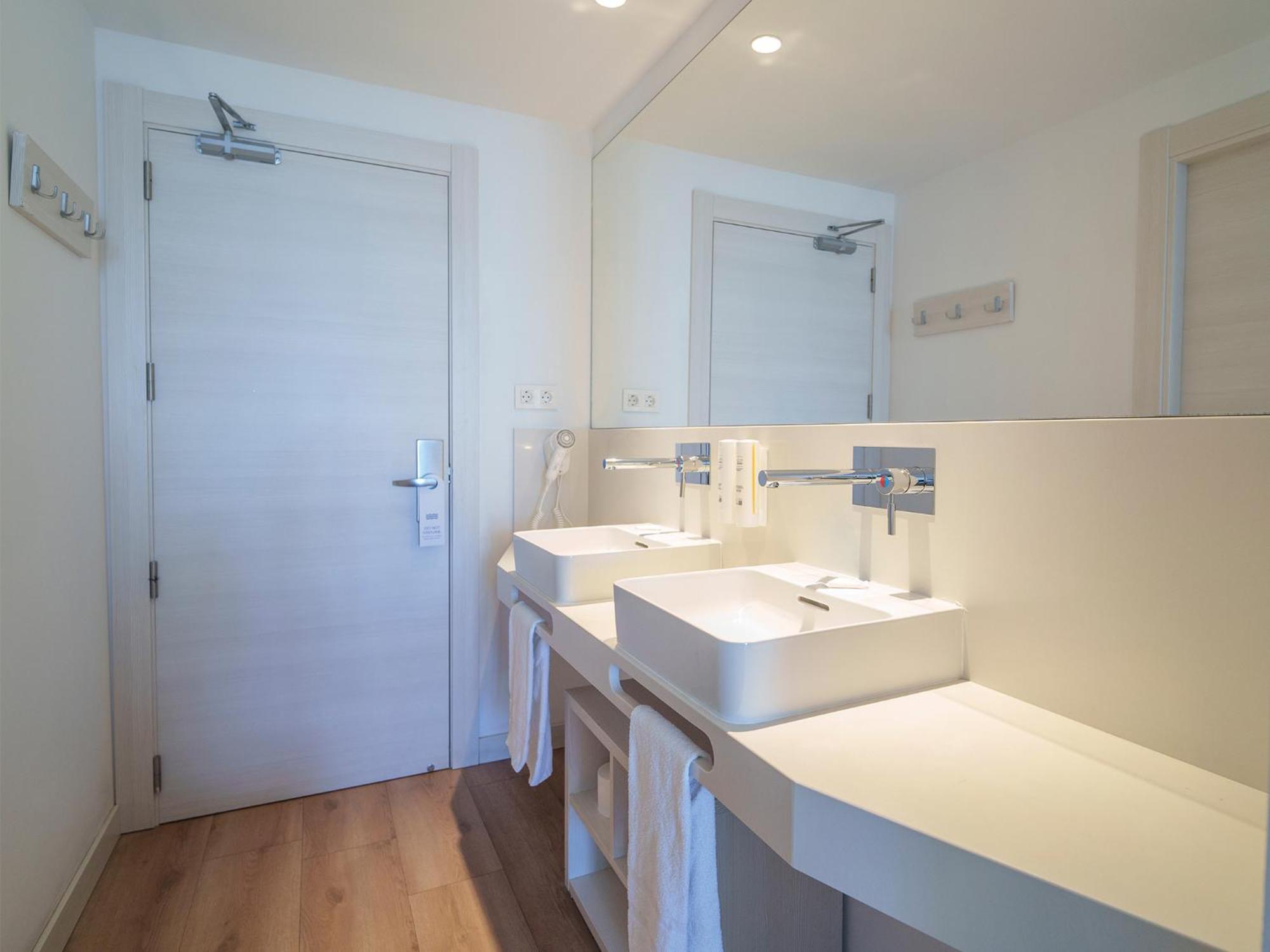 Habitación Doble Deluxe con vistas frontales al mar