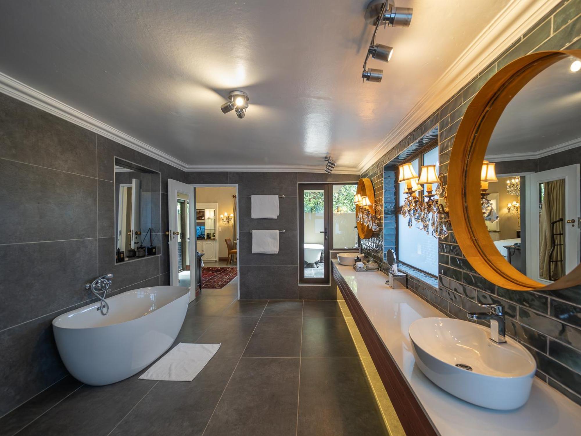 Luxury Suite No Jacuzzi,1580179148:JPEG