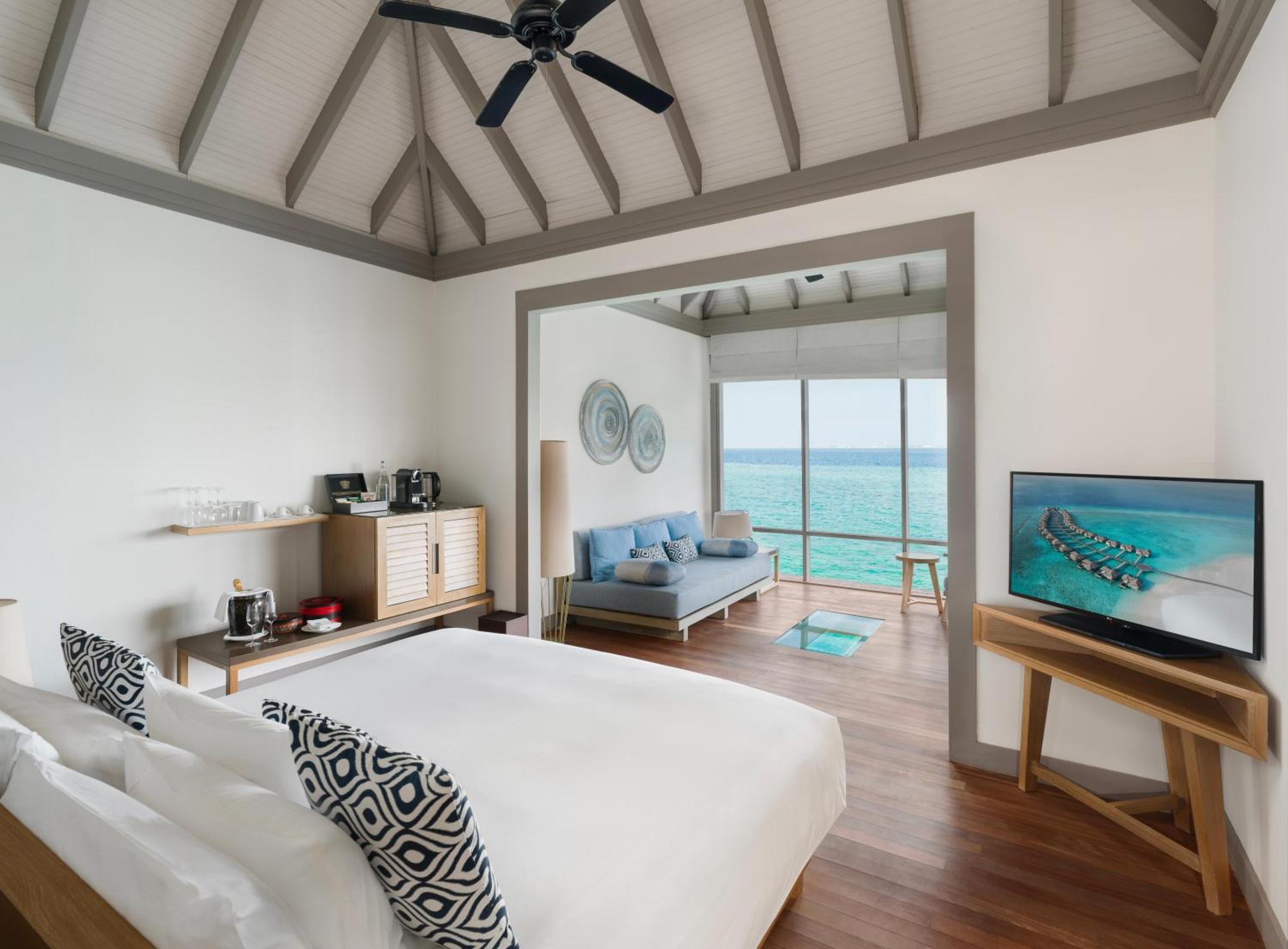 Villa sur Pilotis au lever du soleil avec piscine privée I Majordome personnel et accès direct à la mer I Accès au club pour enfants I Séance de yoga en groupe I Sports nautiques non motorisés, incluant matériel de plongée avec tuba