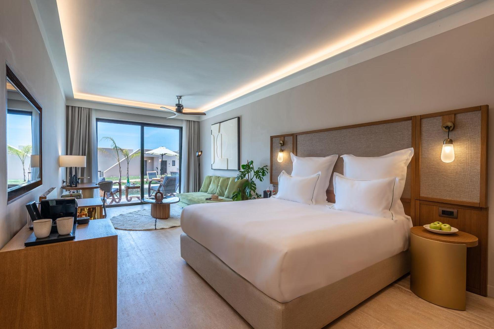 King Tropical Open Plan Suite Shared Pool,1657139090:JPEG