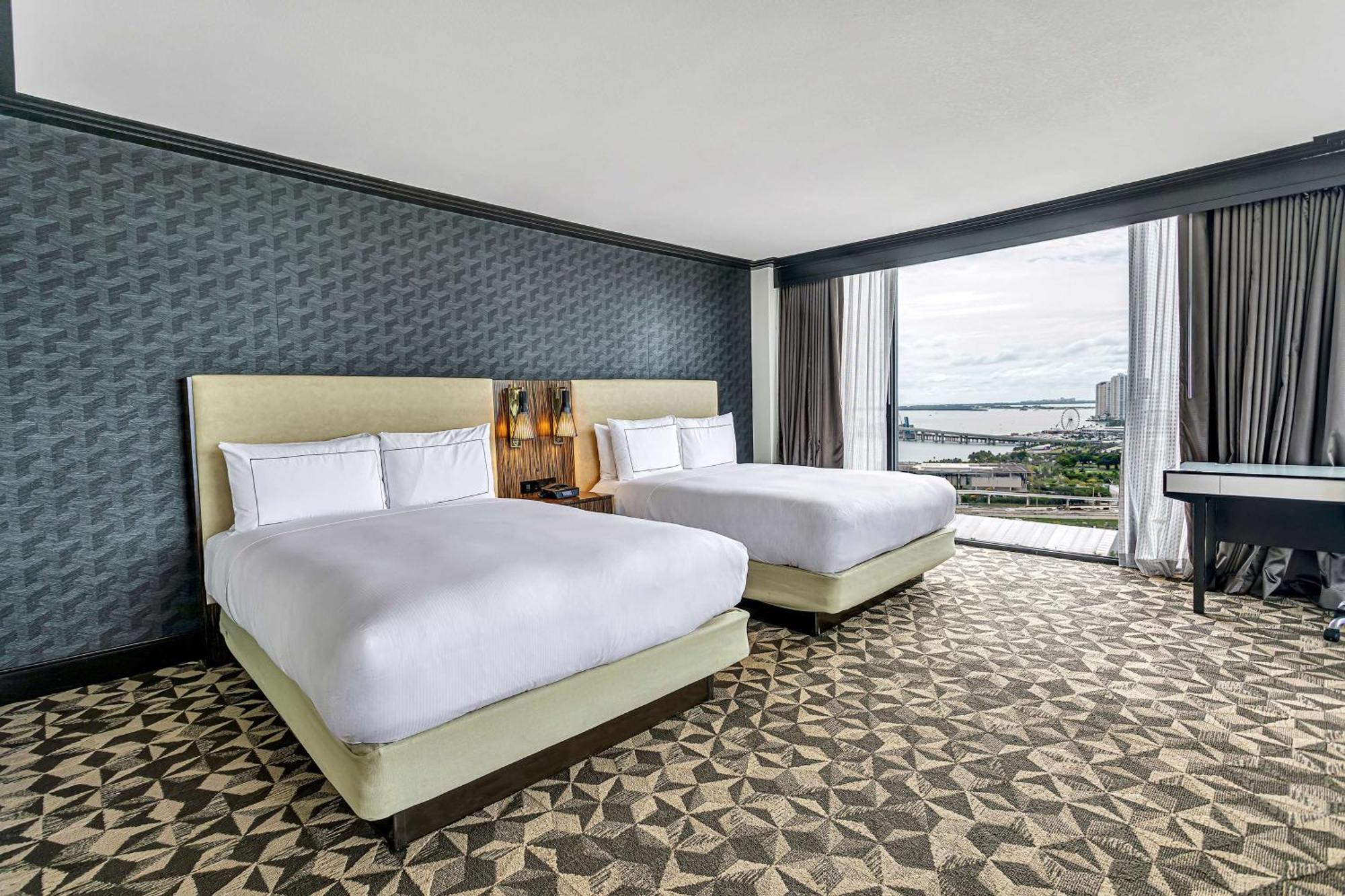 Junior Suite Queen con Vista Baia
