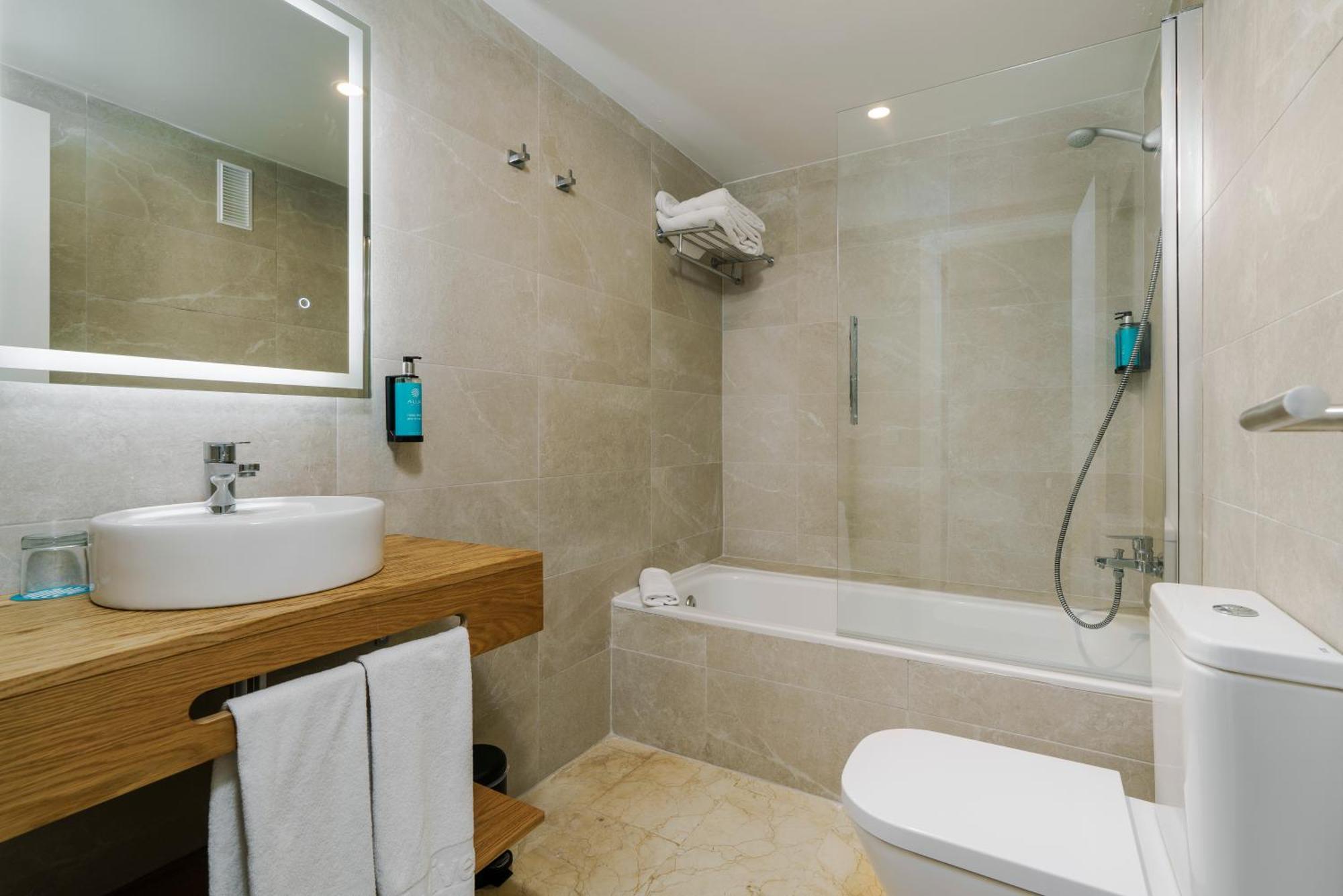 Suite 2 bedrooms