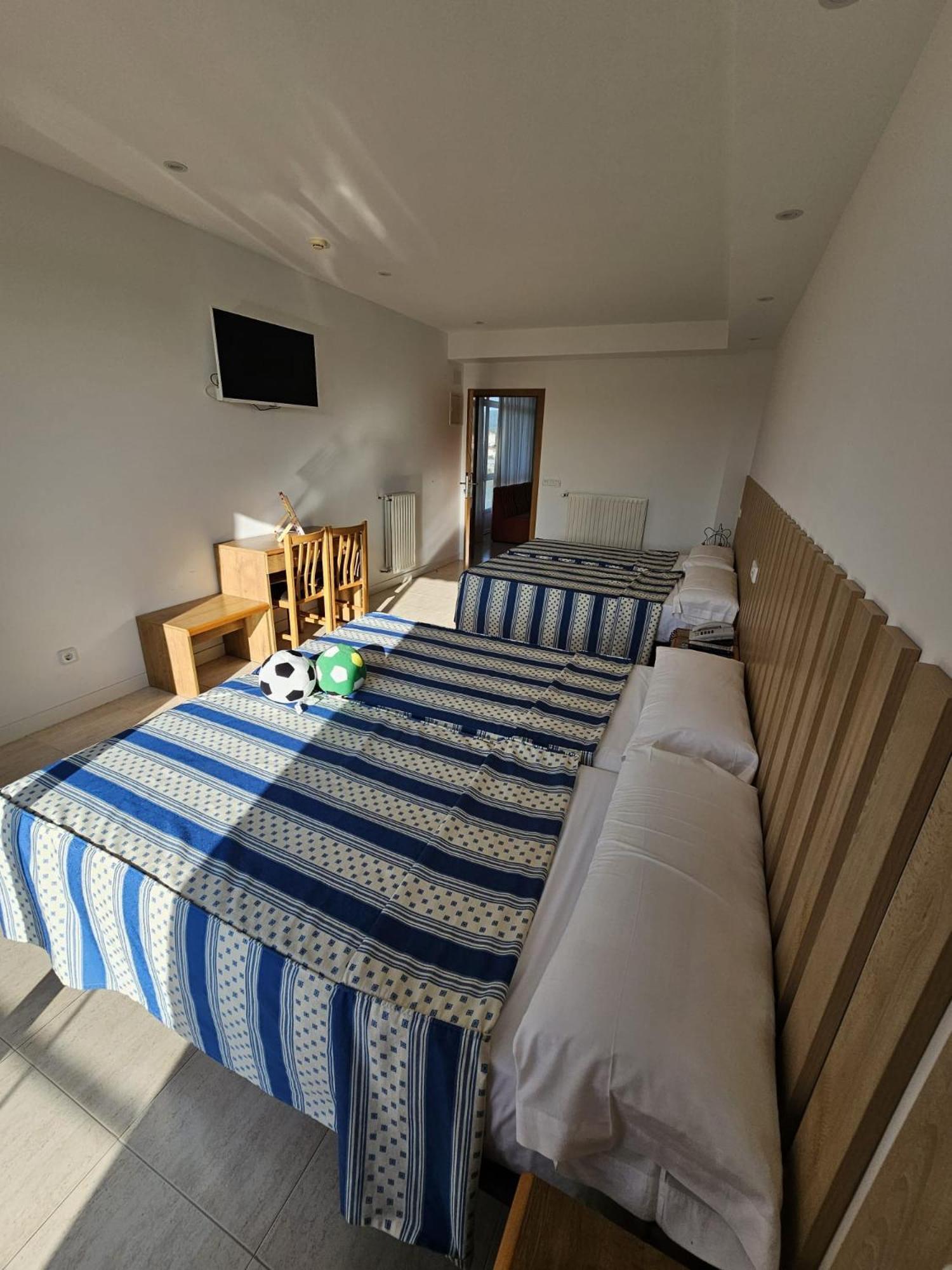Family Room,1586111419:JPEG