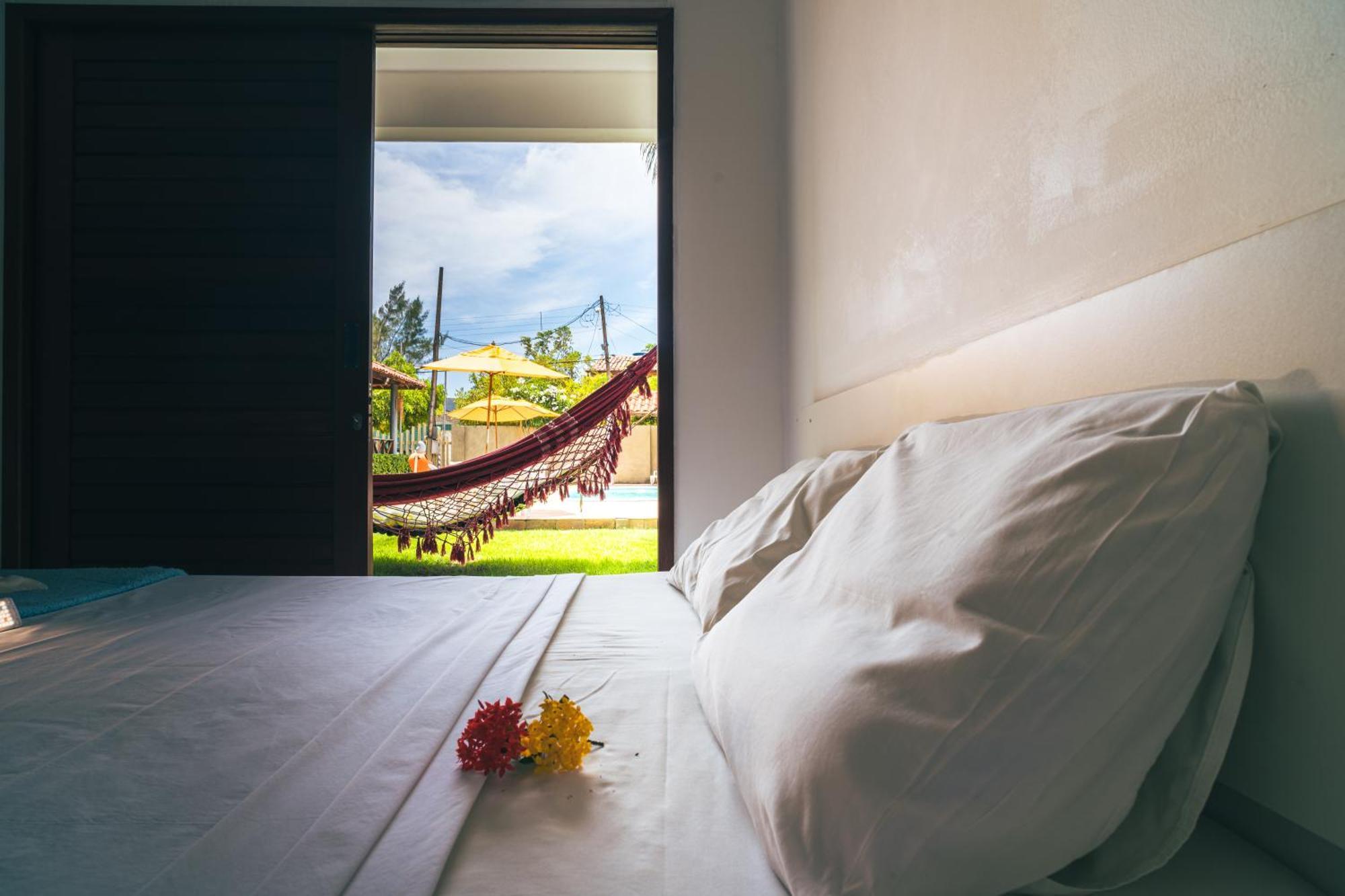 Quarto Triplo com Vista para a Piscina