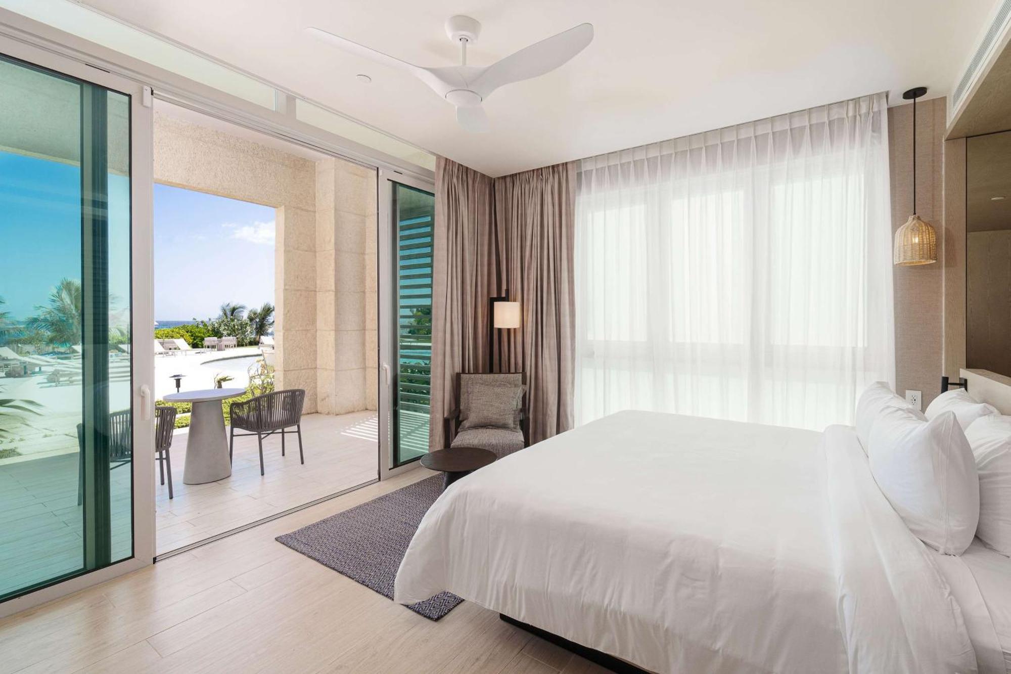 Zimmer mit Kingsize-Bett und Meerblick - barrierefrei