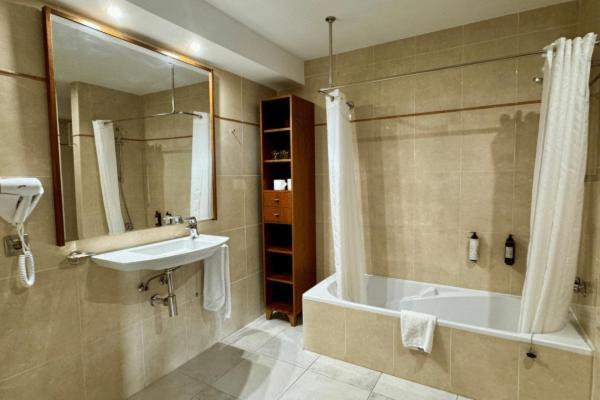 Junior Suite,1586827369:JPEG