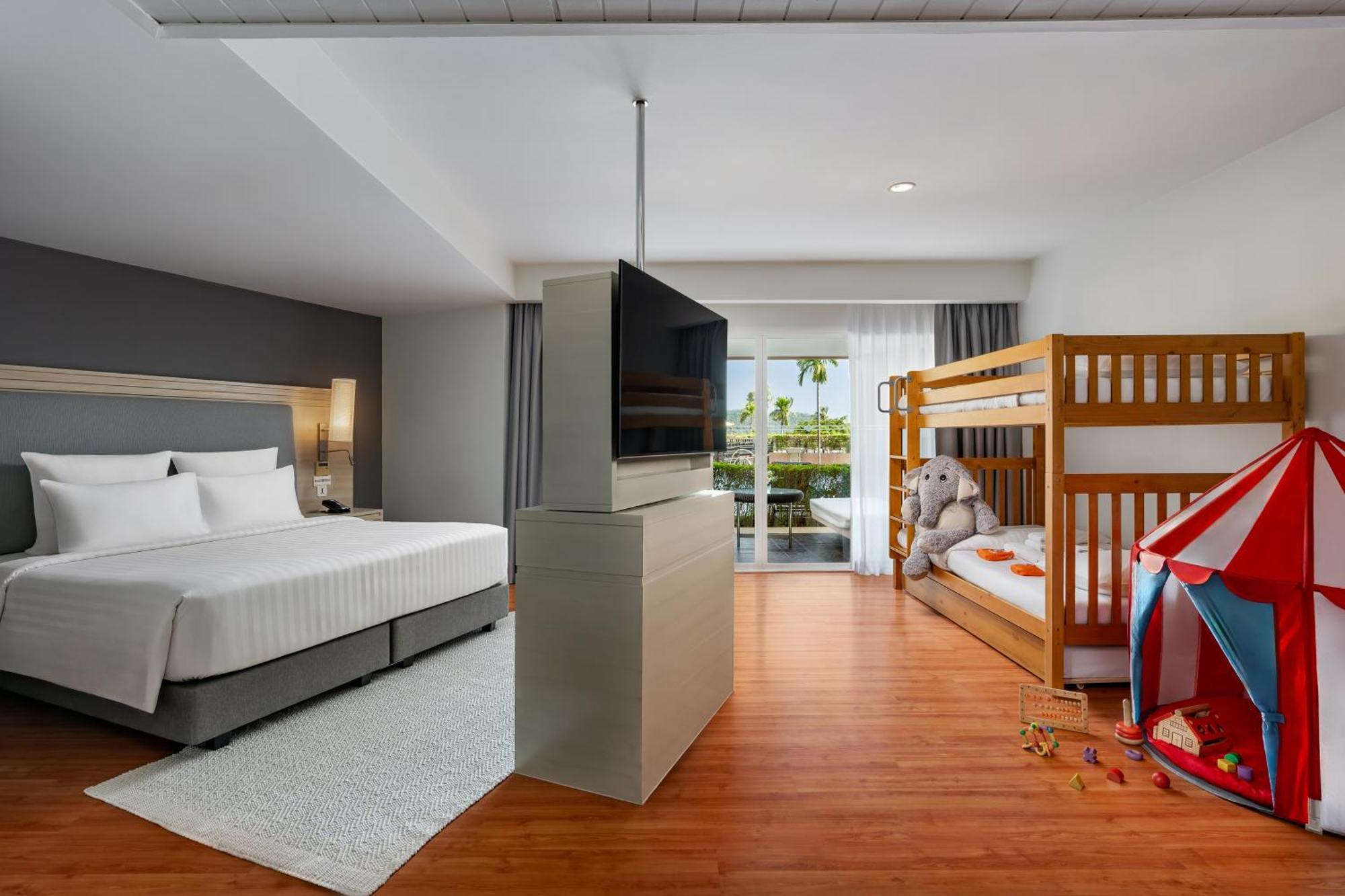 Junior Suite Family King Bed Bunk Bed,1586838404:JPEG