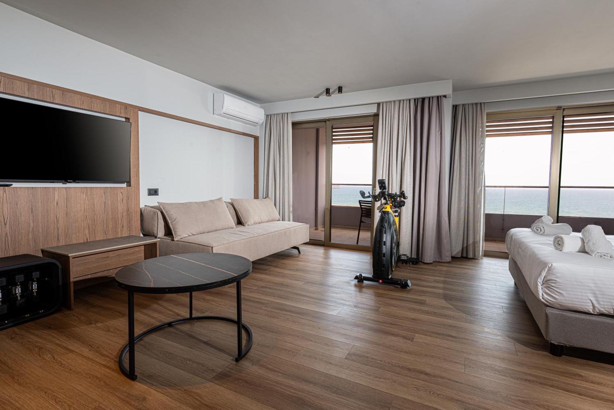 Junior room Fitness Suite Panoramic Sea View
