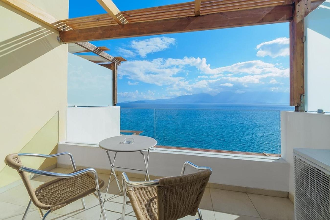 Frontal Deluxe Room Sea View