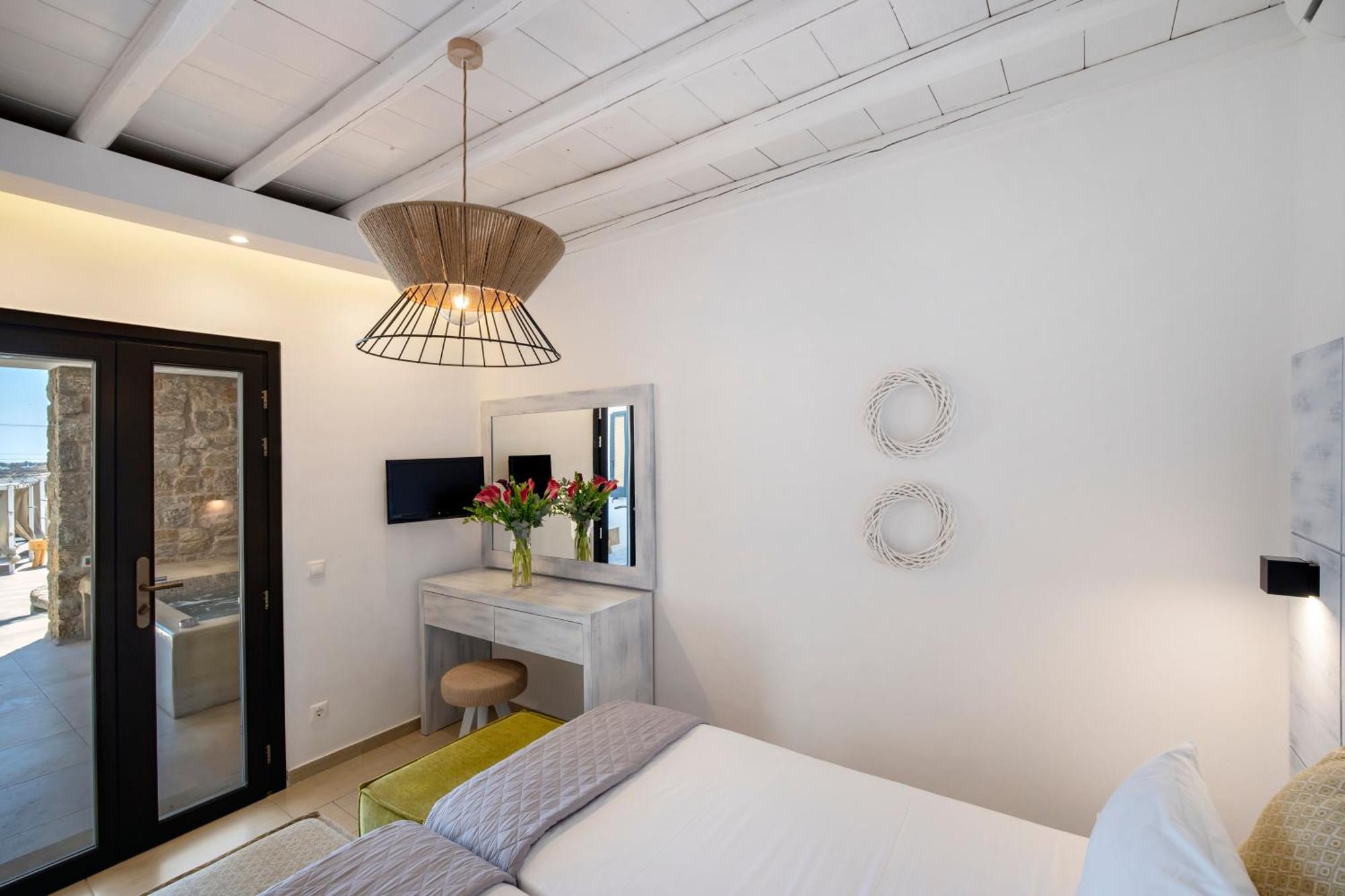 Appartement avec Terrasse Privée et Jacuzzi Extérieur - 4 Personnes - Vue sur Piscine