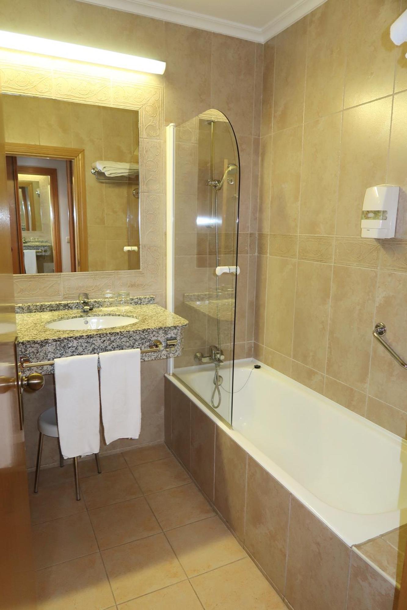 Double or Twin Room Sea View