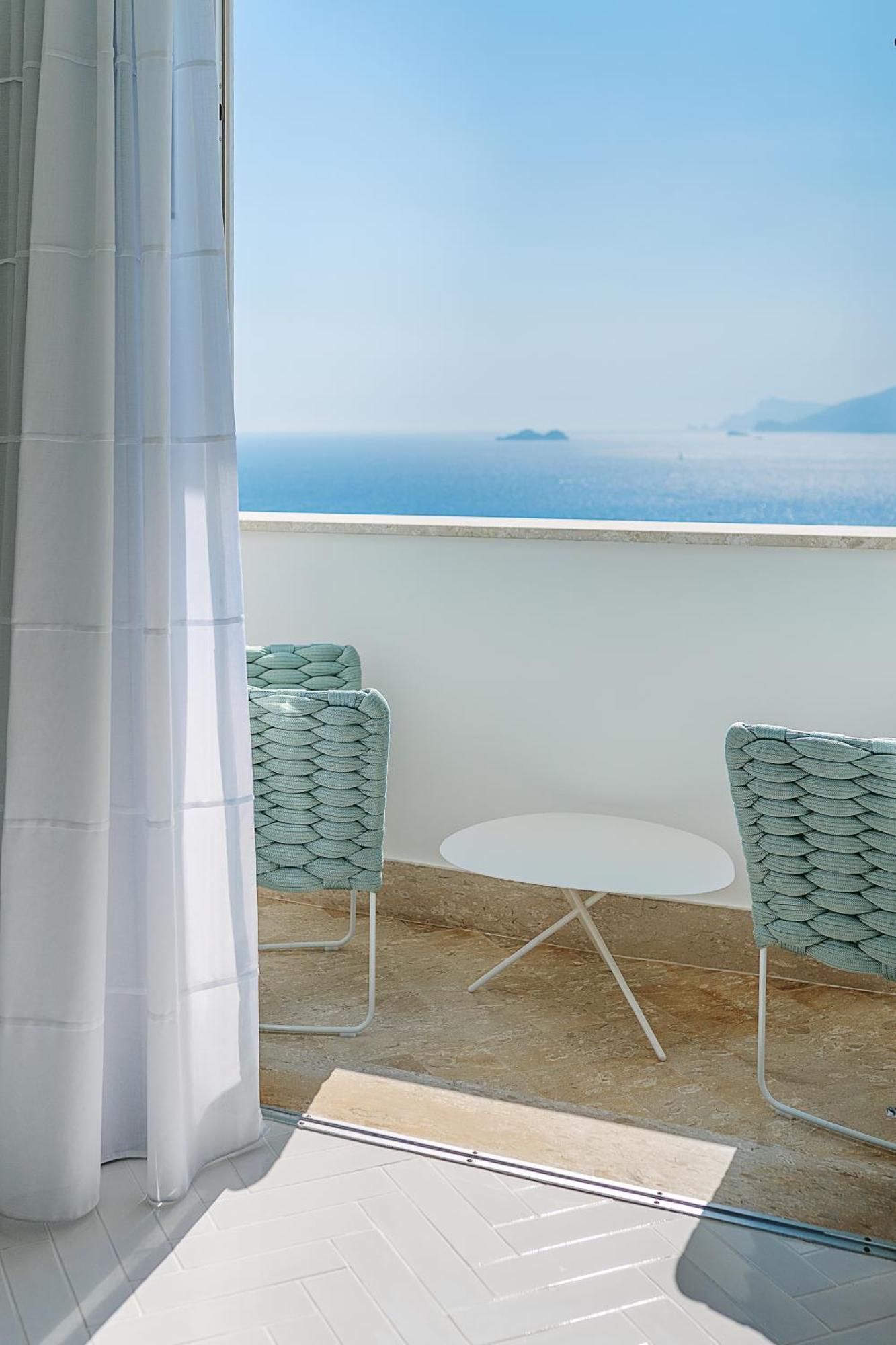 Deluxe Double or Twin Room Sea View