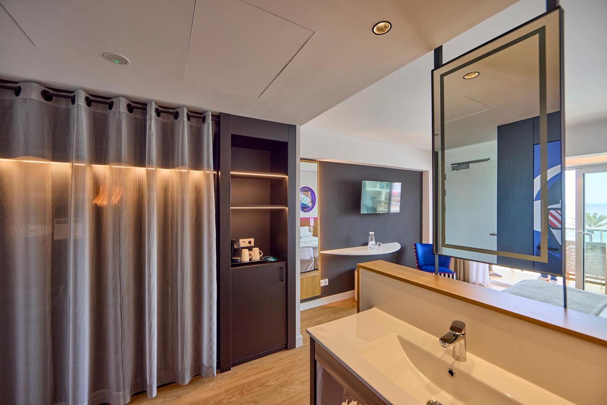 Habitación Doble con balcón y vistas al mar