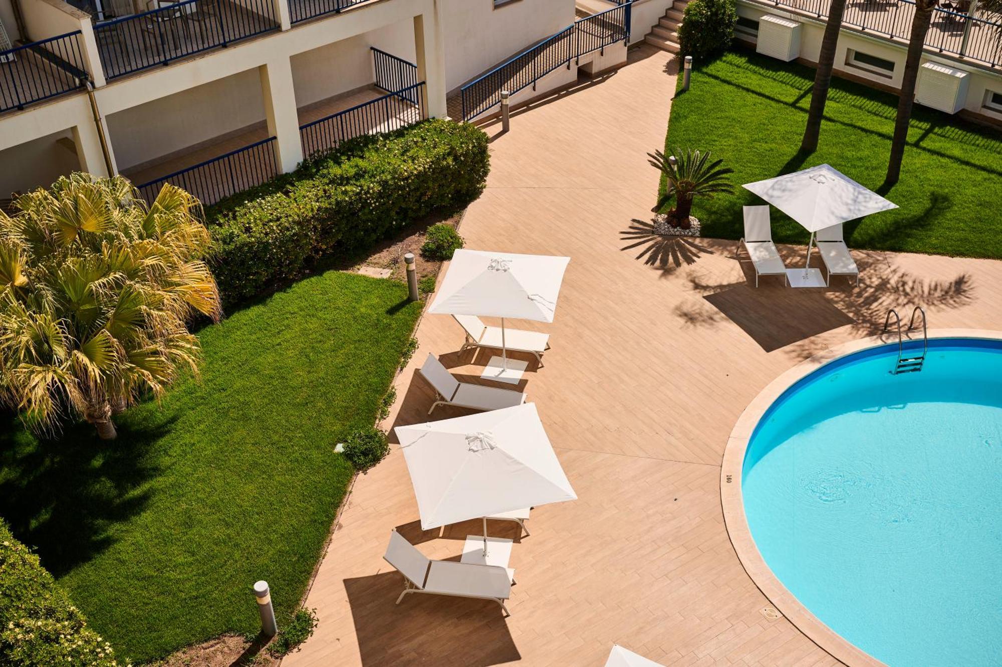 Standard Double Room Pool View,1586120458:JPEG