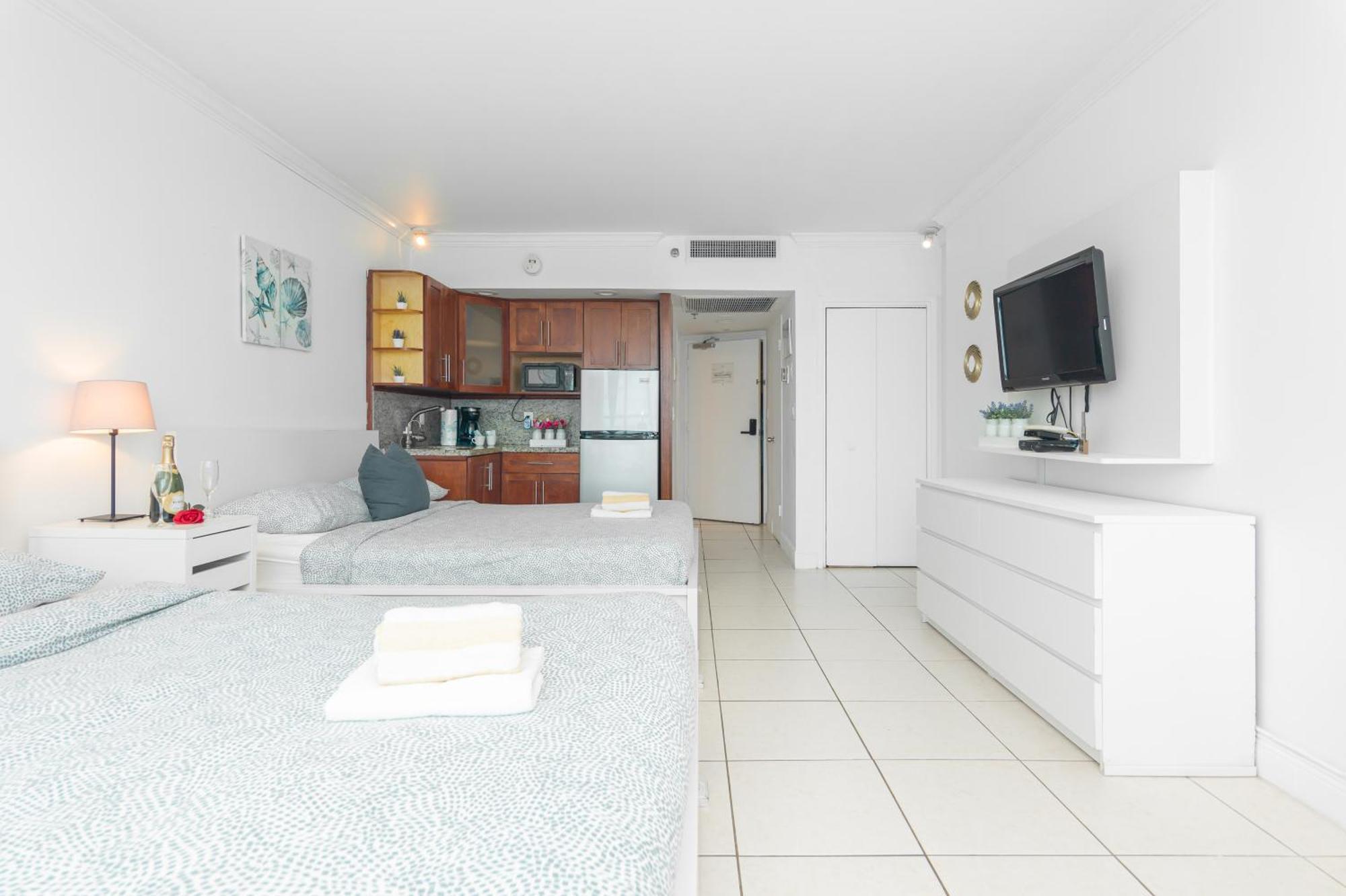 Deluxe Queen Suite
