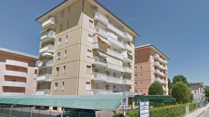 Appartamento con 2 Camere da Letto, Balcone e Vista mare