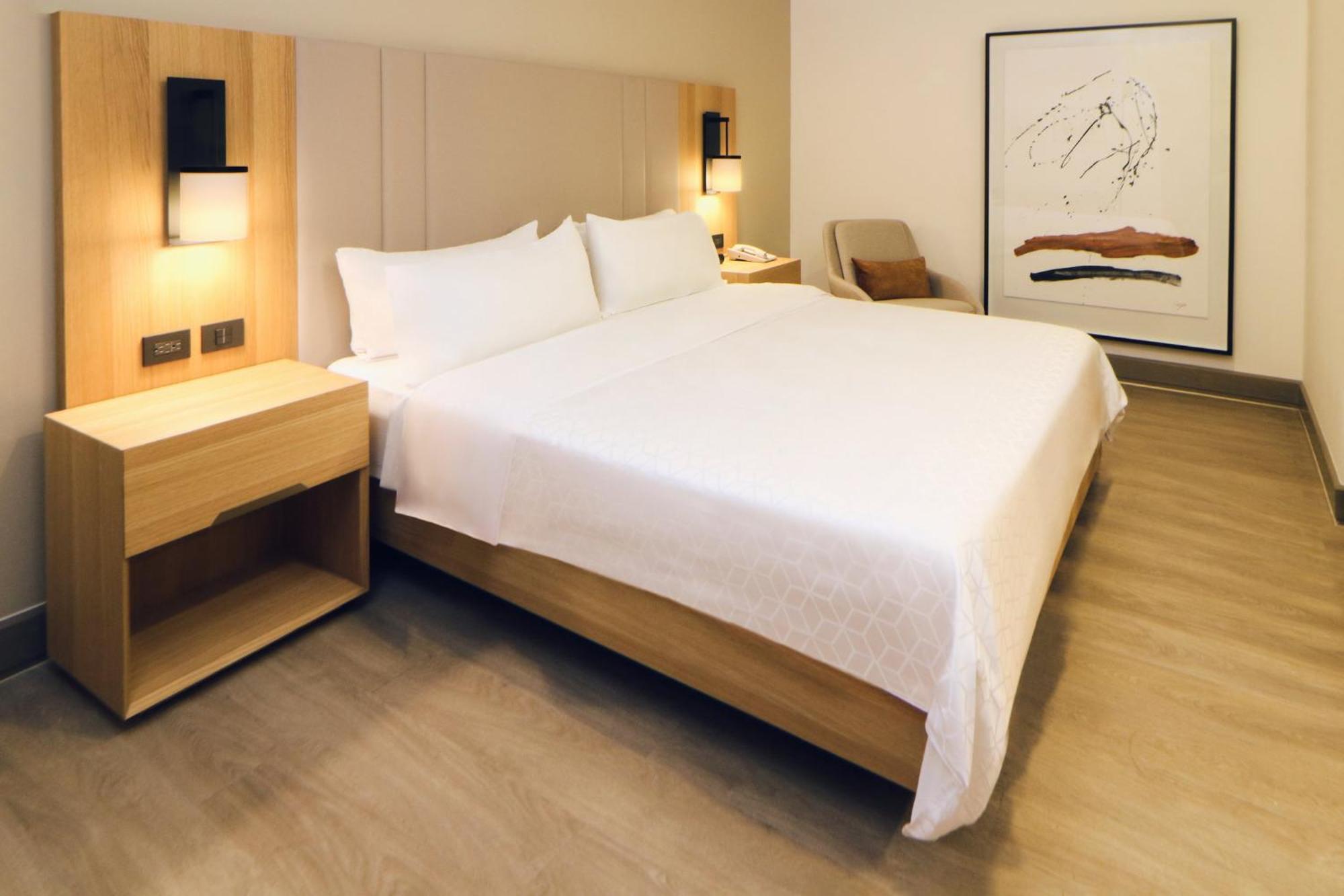 Luxury King Suite