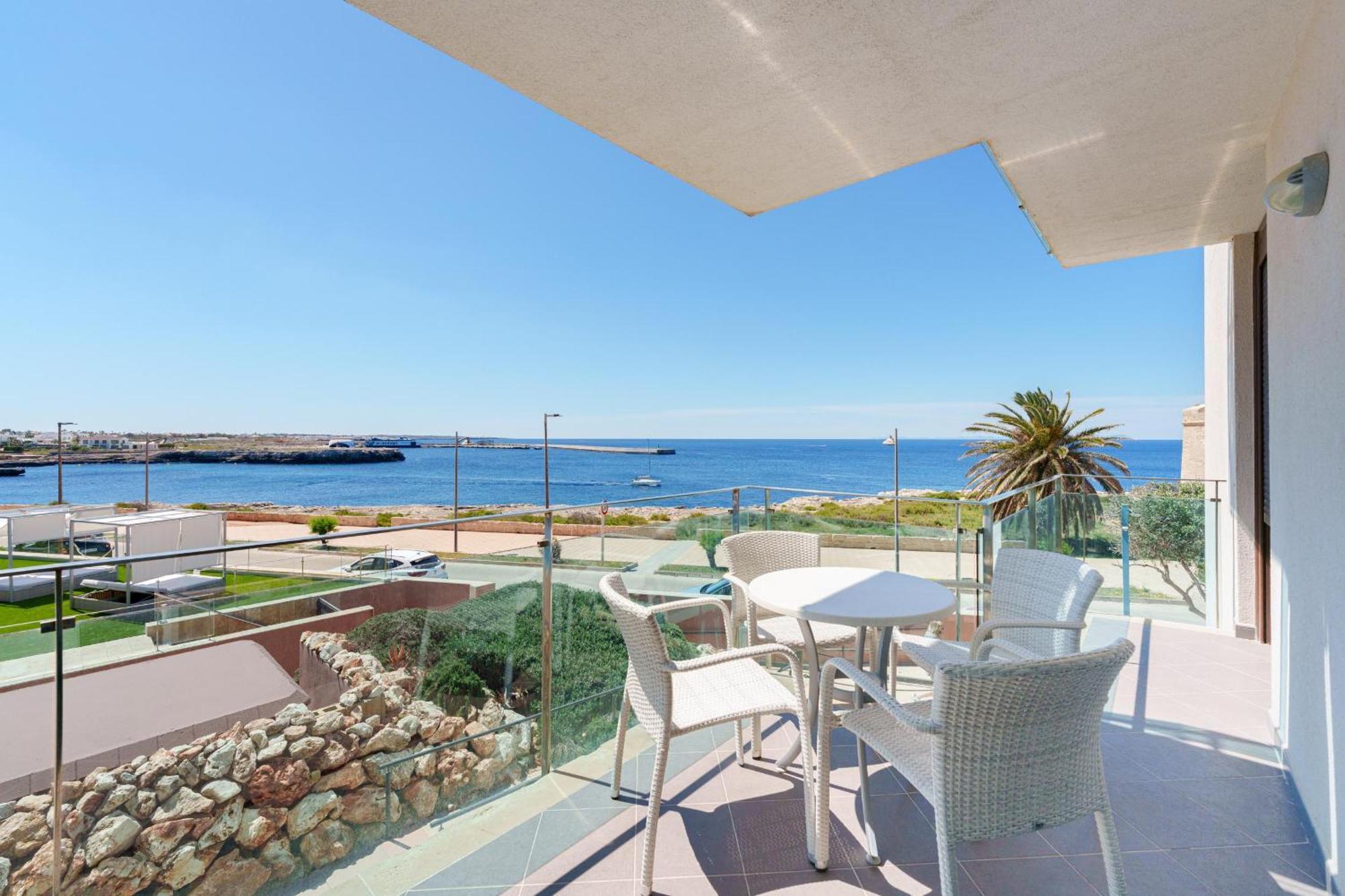 Three-Bedroom Apartment Sea View