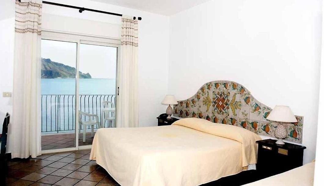 Double or Twin Room Sea View