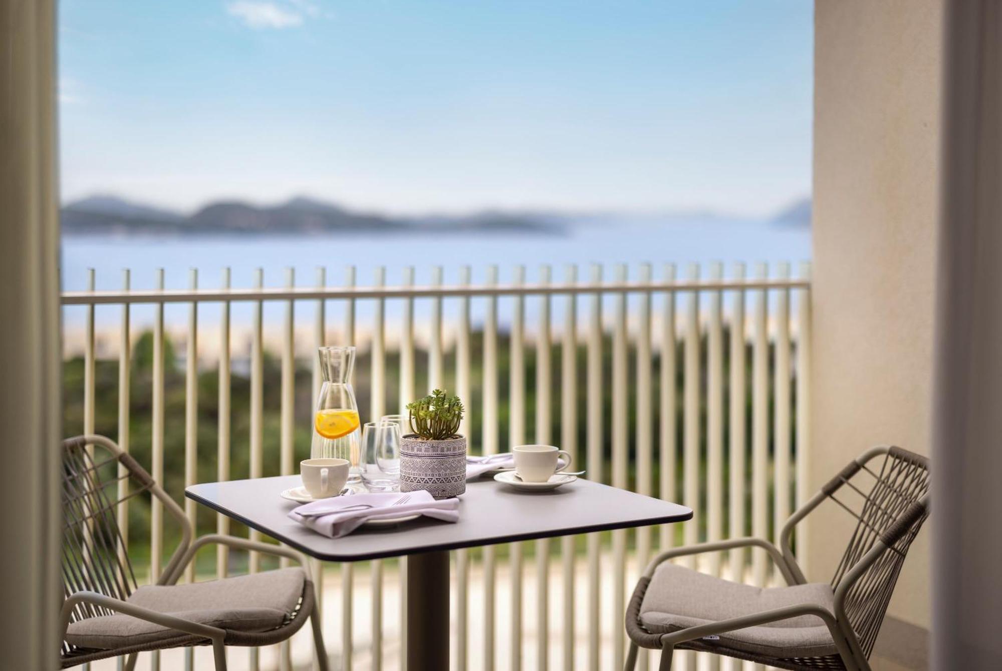 V level Suite 22 Seaview