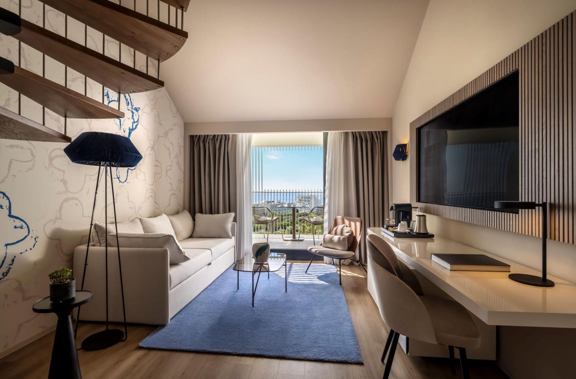 V level Suite 22 Seaview