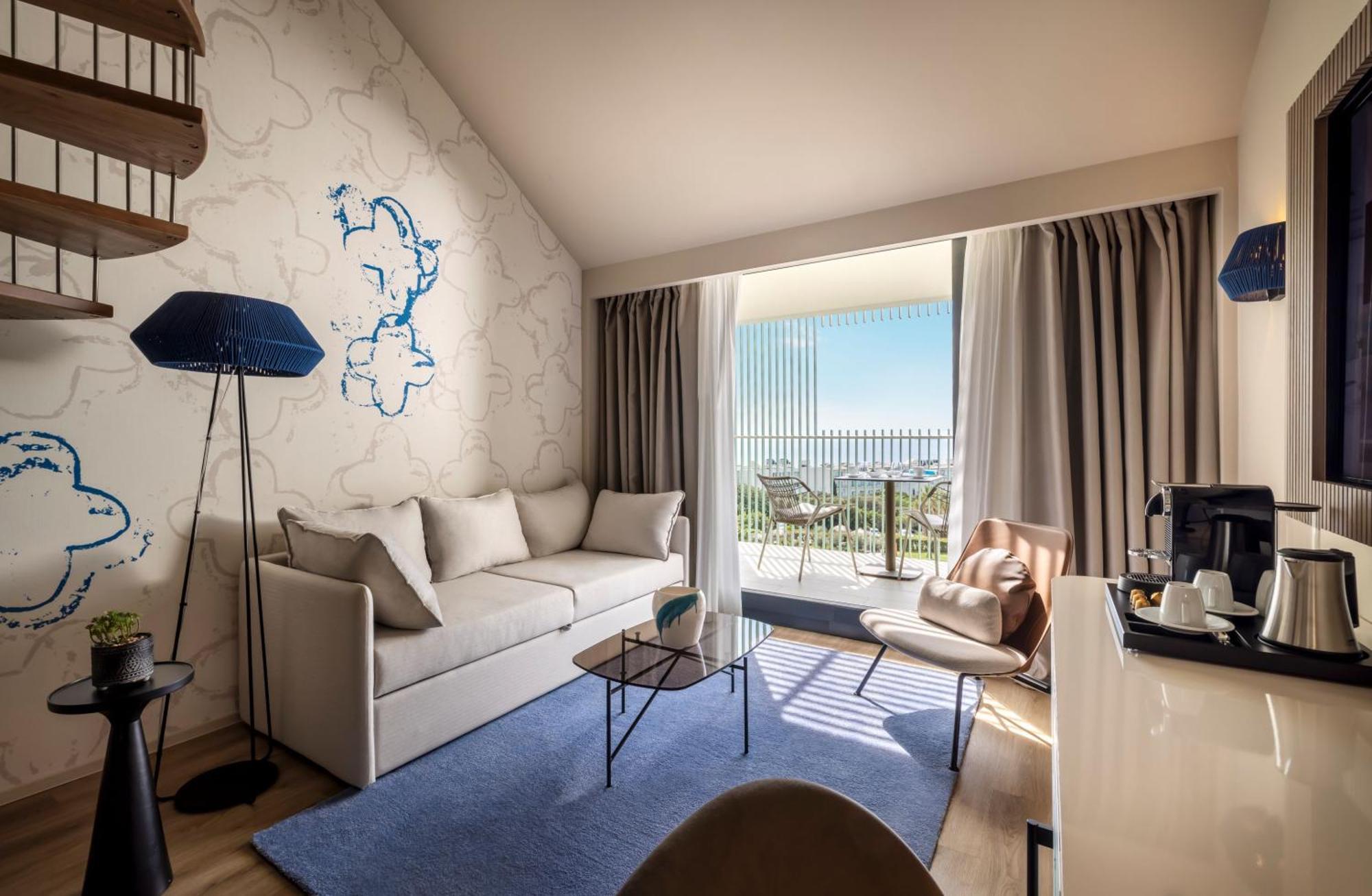 V level Suite 22 Seaview