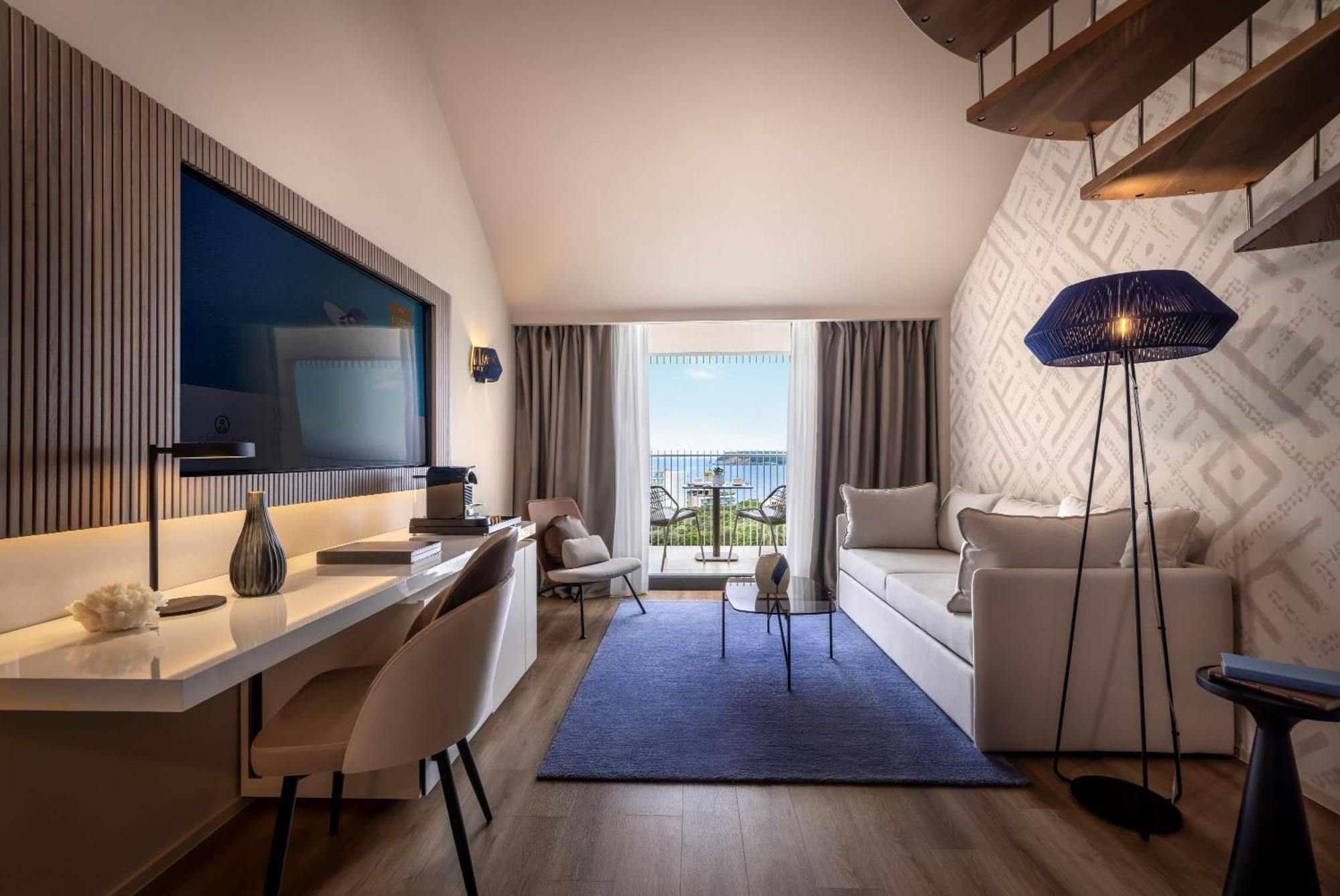 V level Suite 22 Seaview