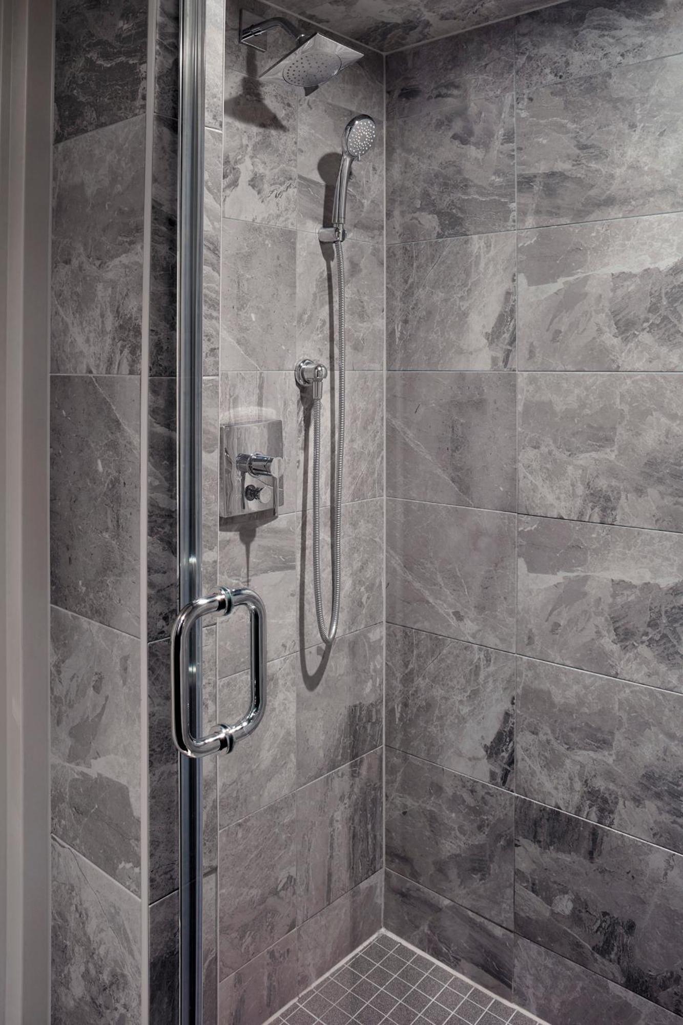 King Room Spa Bath Falls View