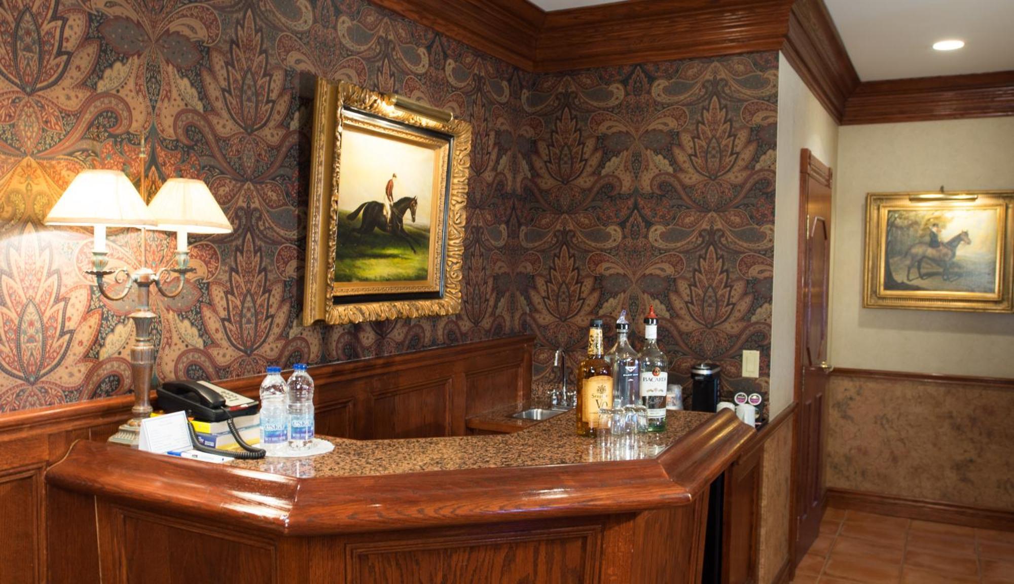 Renaissance King Suite Spa Bath