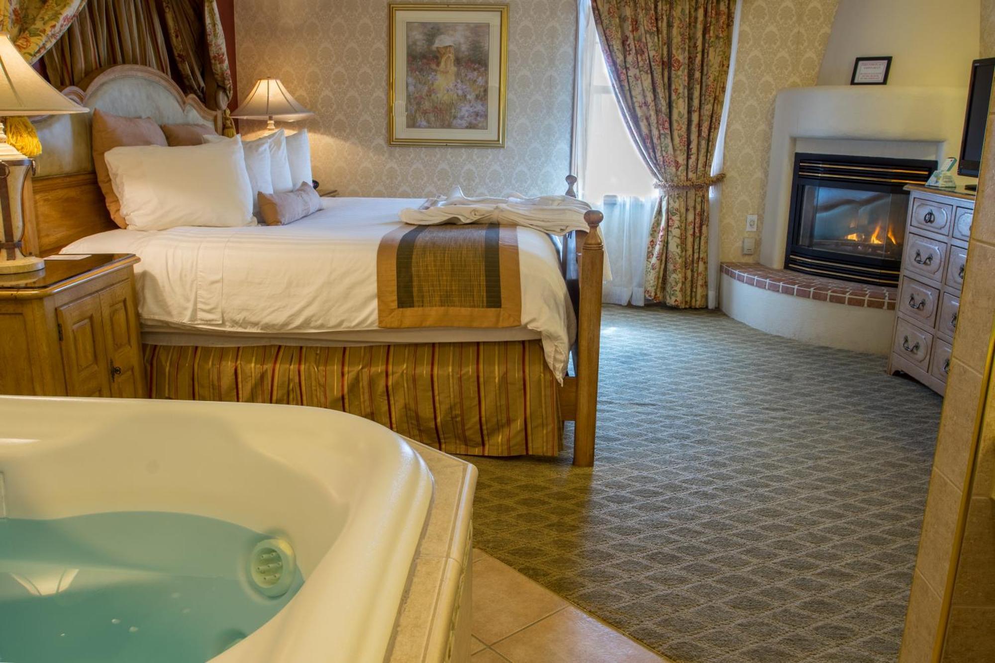 Renaissance King Suite Spa Bath