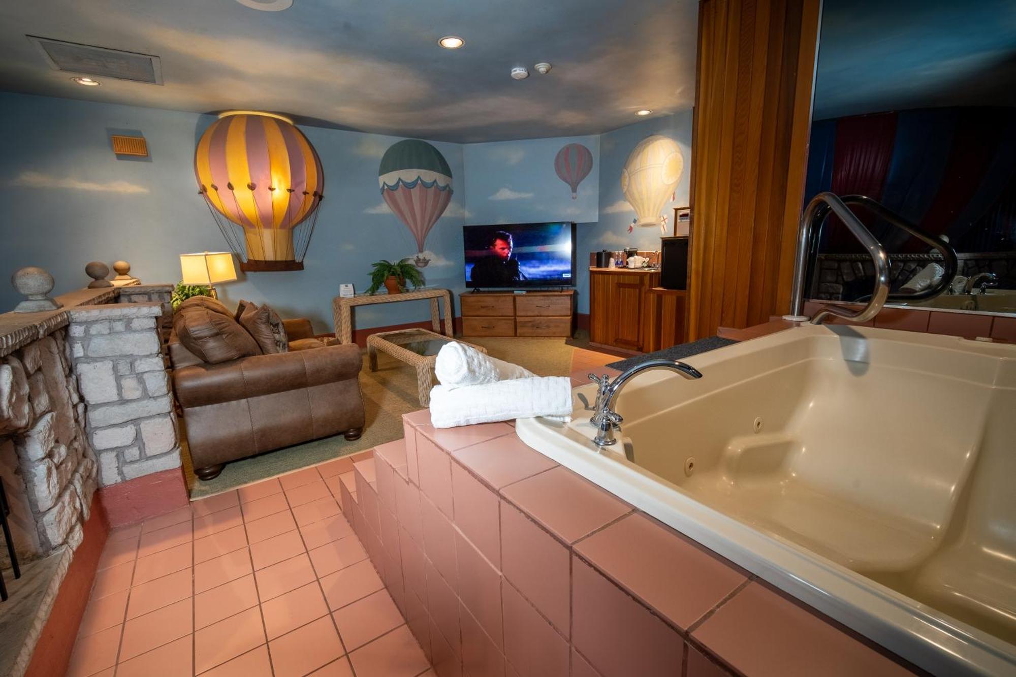 Flights Of Fantasy Queen Suite Spa Bath Fireplace