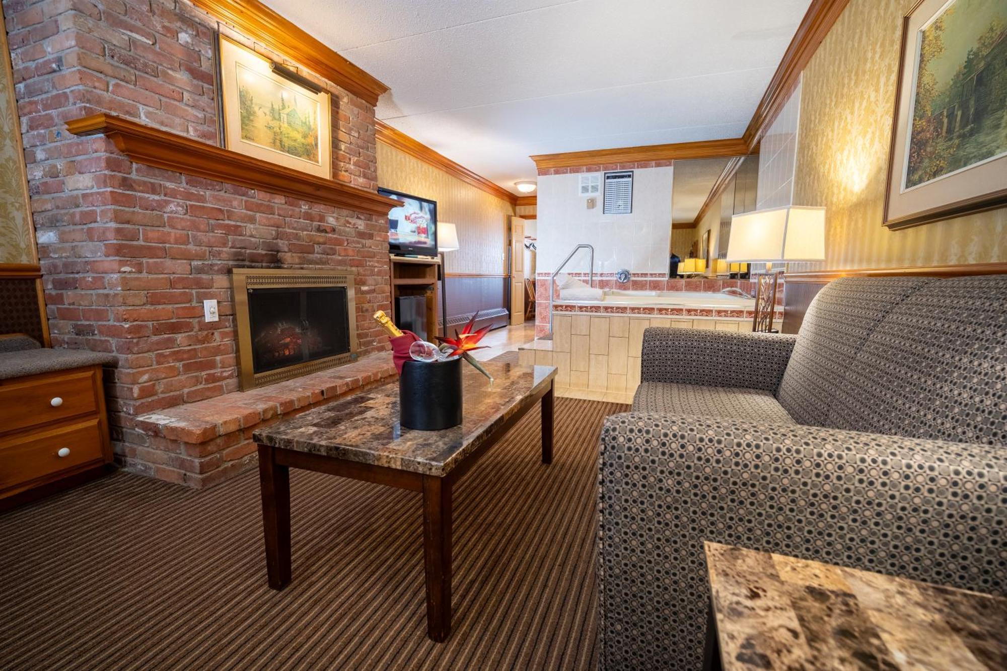 King Suite Spa Bath Fireplace