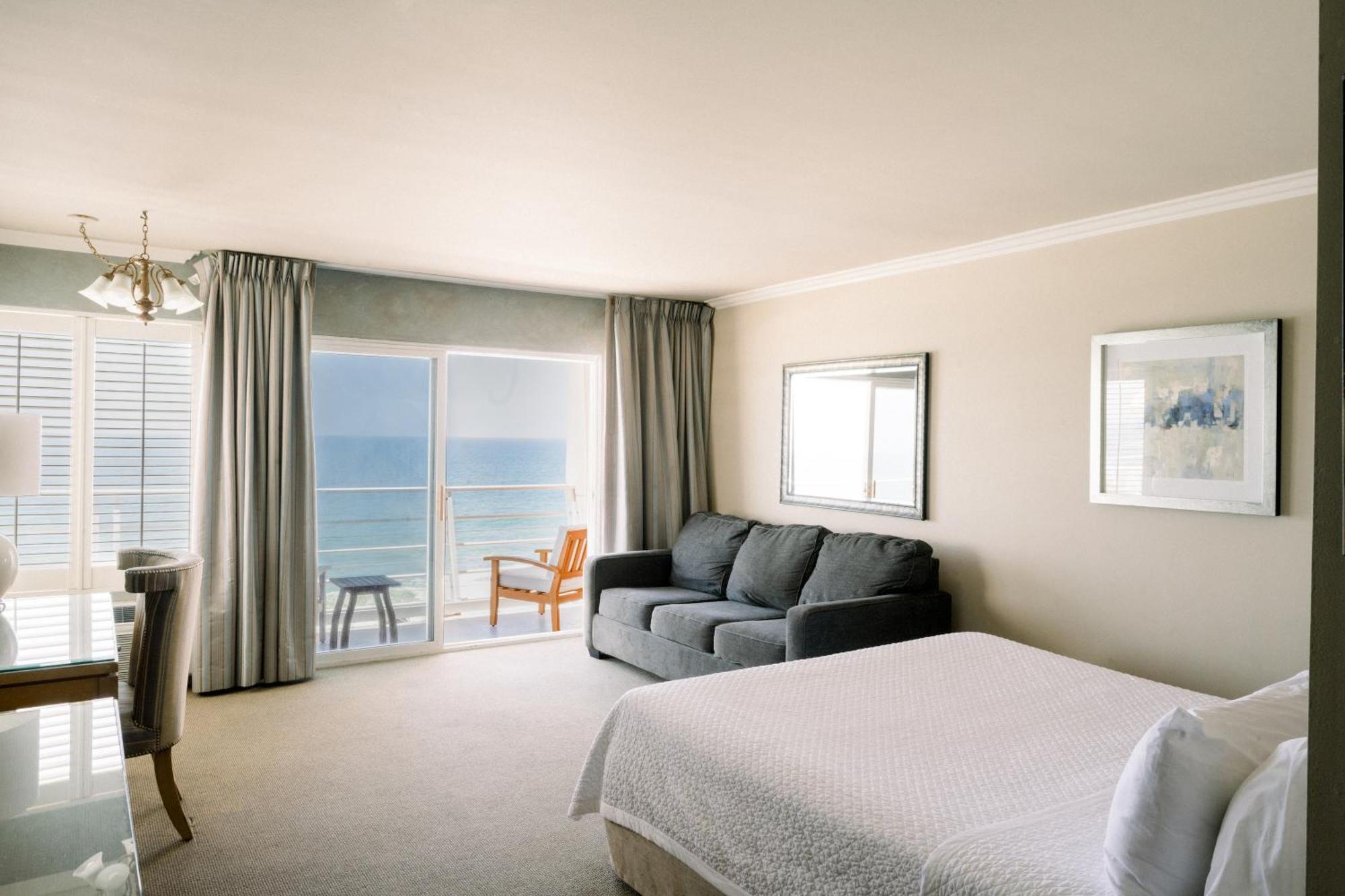 Premium Junior Suite Ocean Front Balcony
