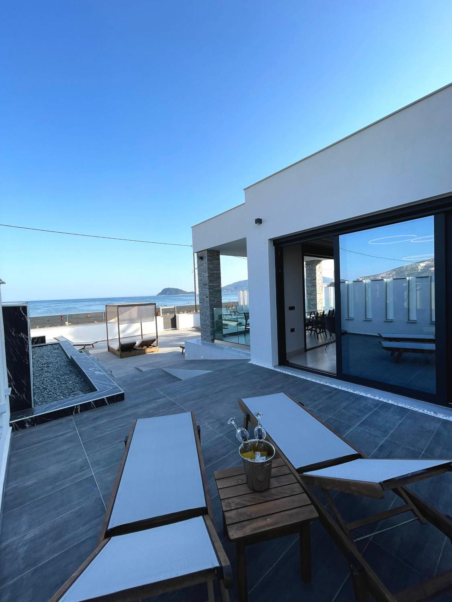 Villa Beach Front