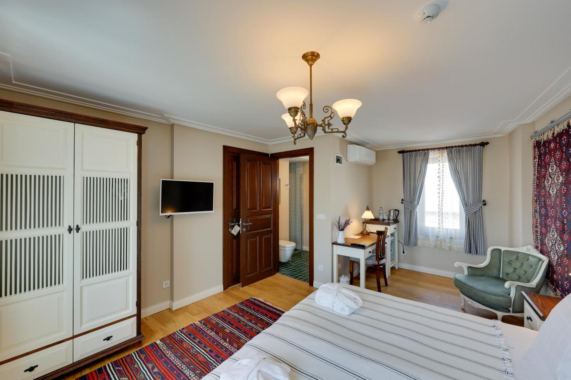 Deluxe Double or Twin Room with City View