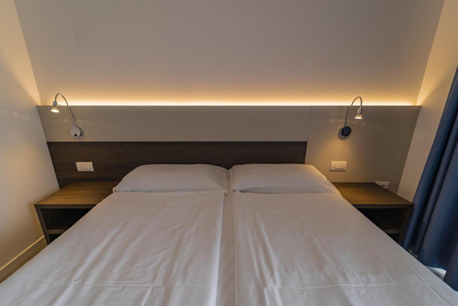 Double or Twin Room Lake View