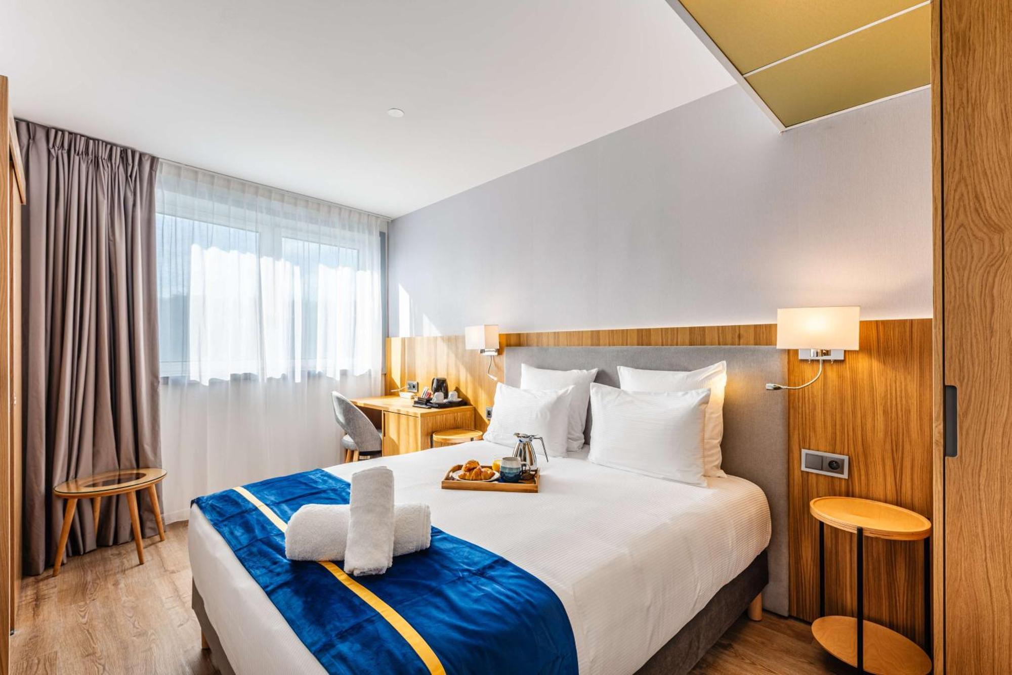 Double Room,1596383195:JPEG