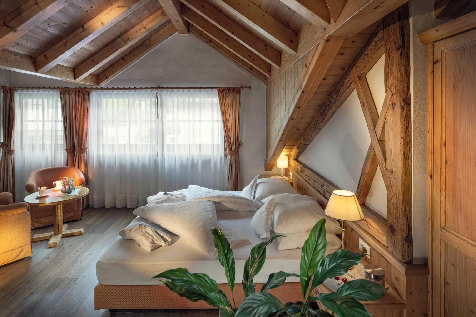Double Room,1594671669:JPEG