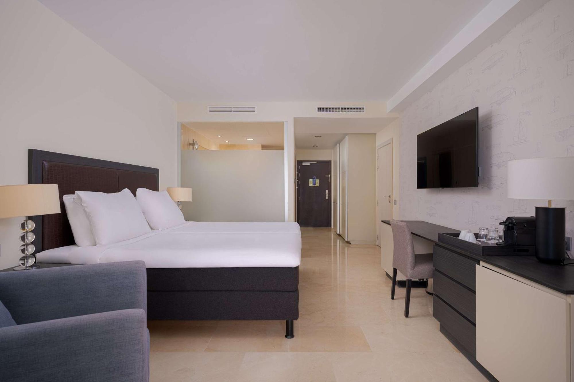 Suite 1 Bedroom & Sea View,1594690806:JPEG